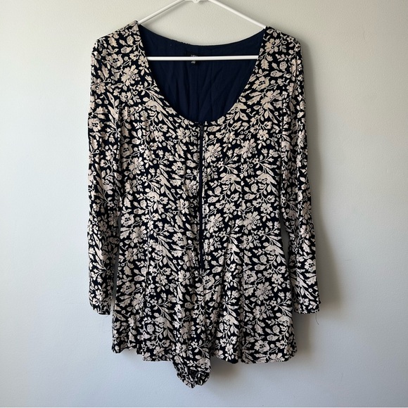 Urban Outfitters Lucca Floral Romper - Picture 1 of 8